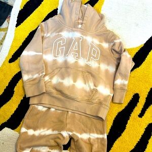 3T GAP Unisex Sweatsuit.